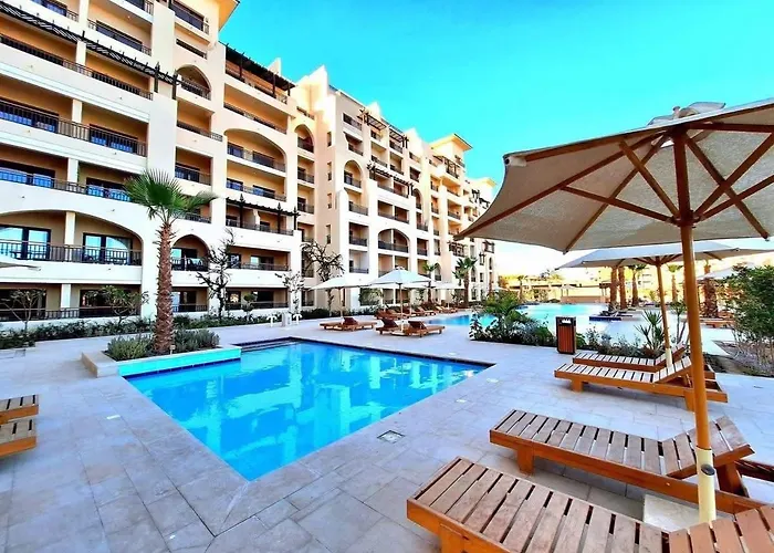 Pool View At Al Dau Heights Apartment *